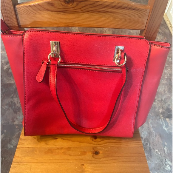 Like new Guess purse - Picture 2 of 3